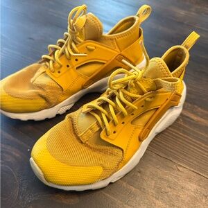 Nike Air Huarache Run Ultra Mineral Yellow kids size 4